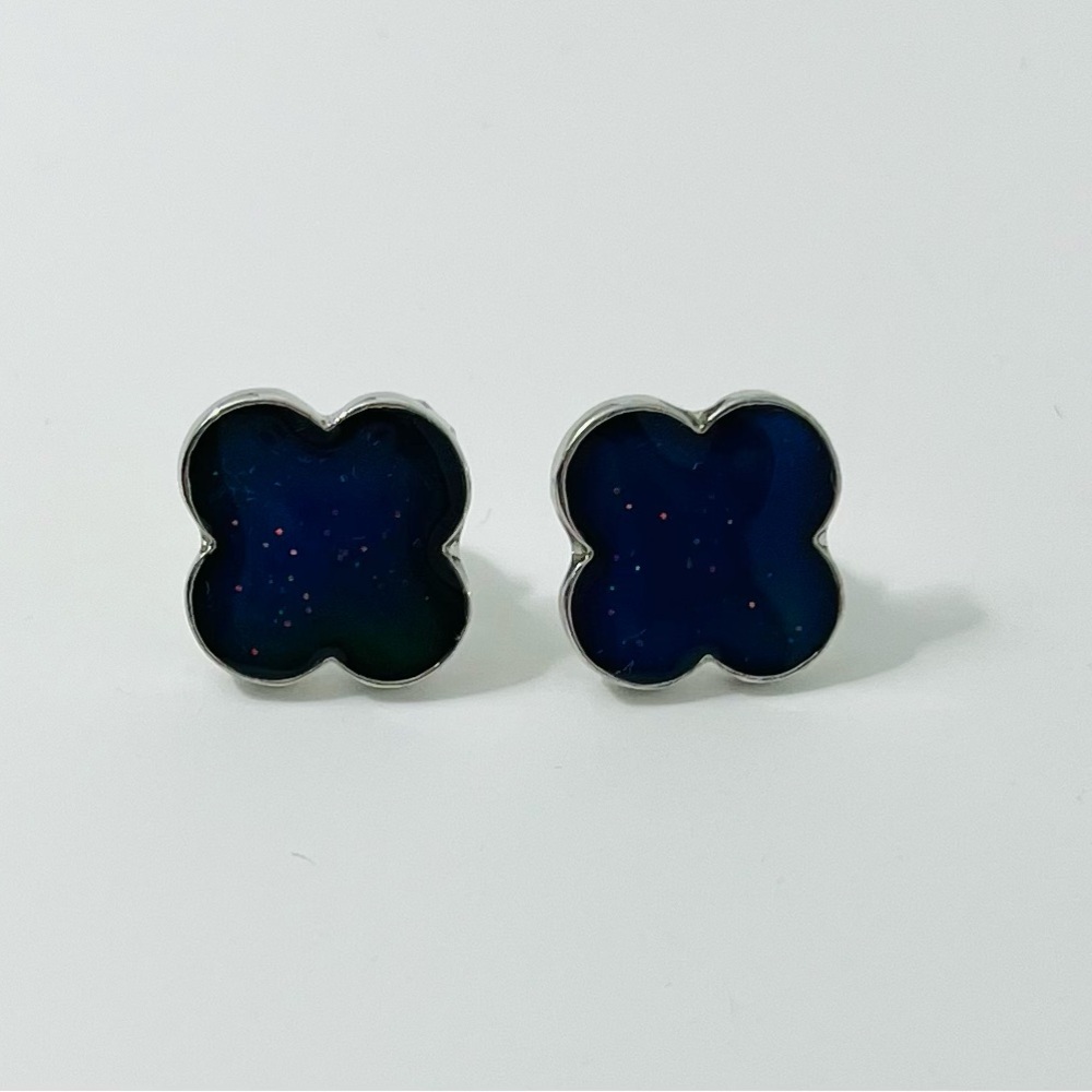 MOOD QUATREFOIL CLOVER STUD EARRINGS NWT